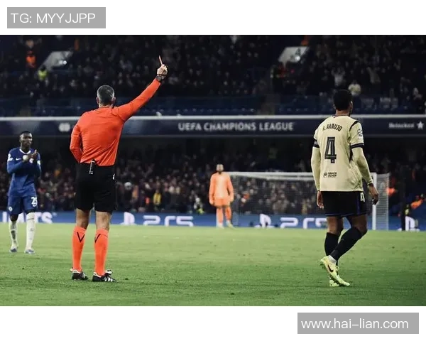 尤文图斯与巴萨激战红牌频出球场风云再起引发热议