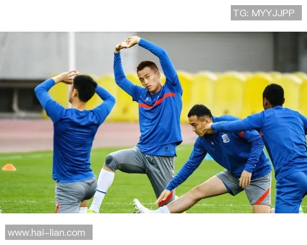 中超激战上海队迎战河北队争夺关键积分全力以赴展现球队实力 中超激战上海队迎战河北队争夺关键积分全力以赴展现球队实力