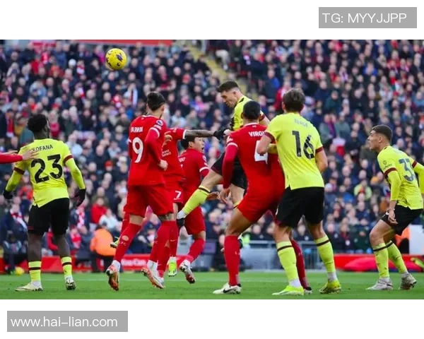 利物浦与曼城激战正酣比分悬念迭起引发球迷热议 利物浦与曼城激战正酣比分悬念迭起引发球迷热议