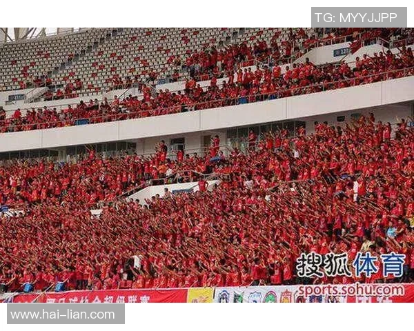 恒大足球队在香港录相活动中展现风采与激情引发球迷热烈反响