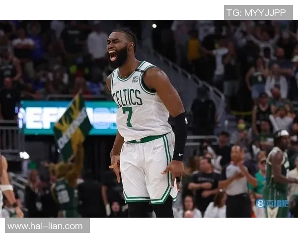 杰伦布朗如何在NBA赛场上展现领导力与全面技能的完美结合