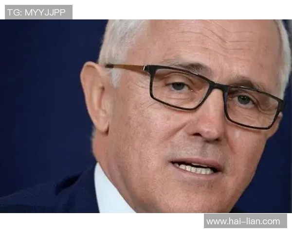 足球流氓与警察激烈对抗现场视频引发热议与讨论